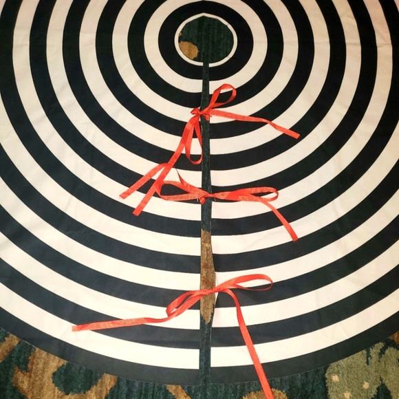 48 inch Christmas tree 🎄 skirt - Picture 2 of 9